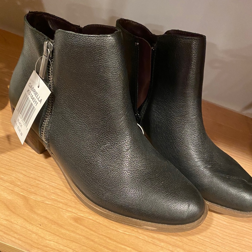 Brand new Kensie booties